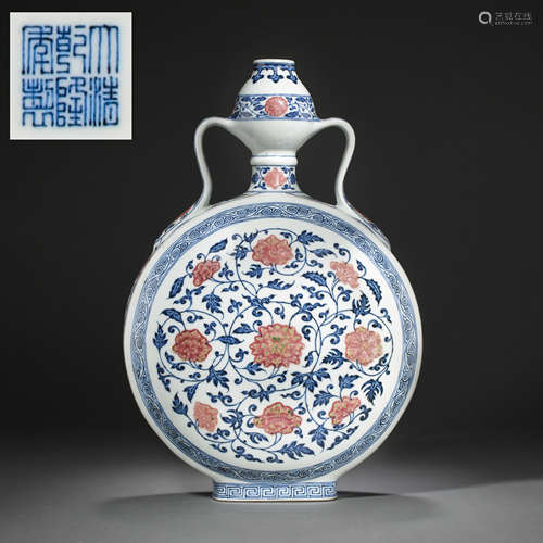 CHINESE QING DYNASTY QIANLONG BLUE AND WHITE GLAZED RED GOUR...