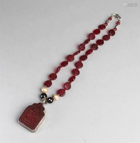 An Agate Pendant with Necklace