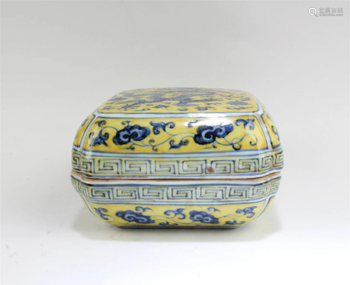 Chinese Famille Jaune Square-shaped Container