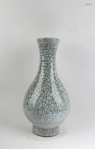 Chinese Crackleware Porcelain Vase