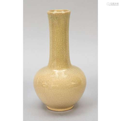 Vase with ge-glaze, China, 20t