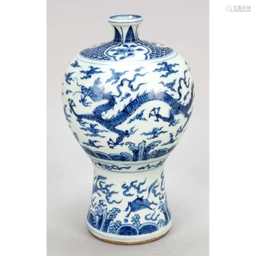 Blue and white Meiping dragon