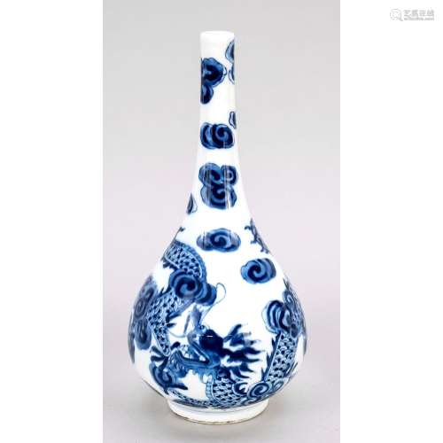 Blue and white dragon vase, Ch