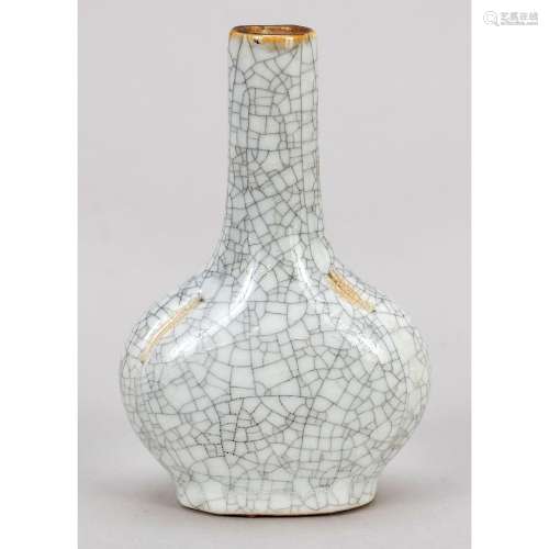 Small Ge-type vase, China, 19t