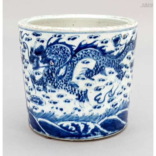 Cachepot with dragon, China, 1