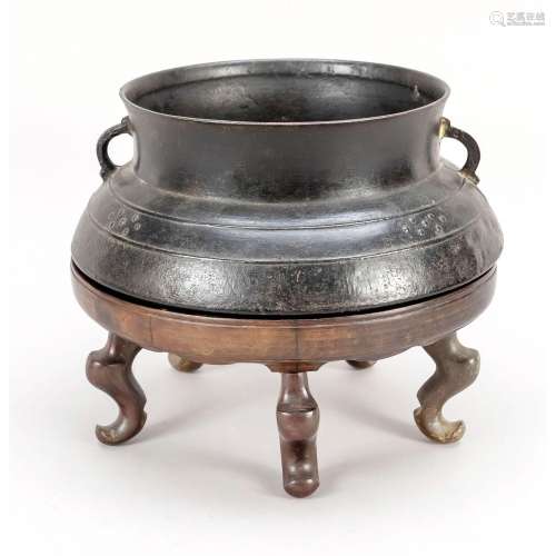 Archaic bronze vessel/censer w