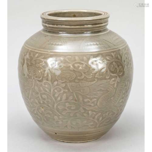 Longquan celadon pot, China, 1
