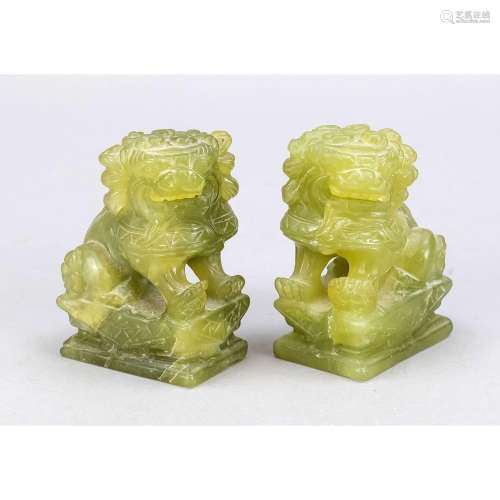 Pair of temple guard figures,