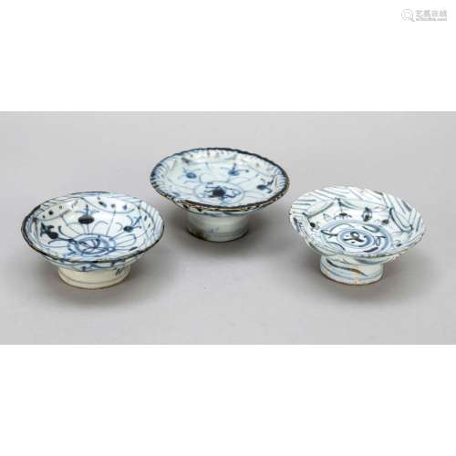 3 small blue and white Swatow