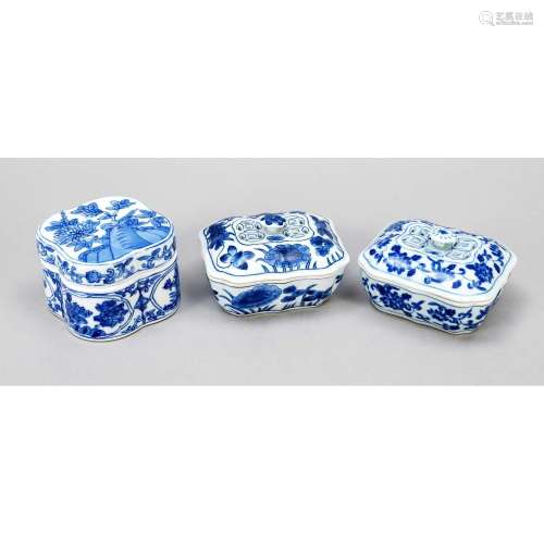 3 Blue and white lidded jars,