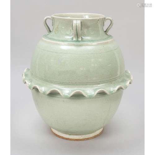 Vase with monochrome celadon g