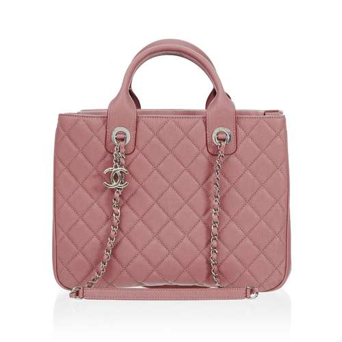 Chanel, sac Shopping médium en cuir caviar rose, double poig...