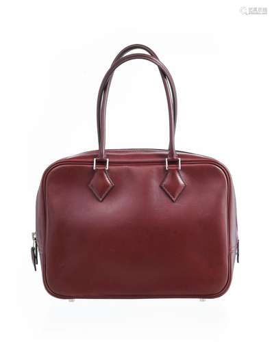 Hermès, sac Plume 28 en cuir Box bordeaux, bouclerie palladi...