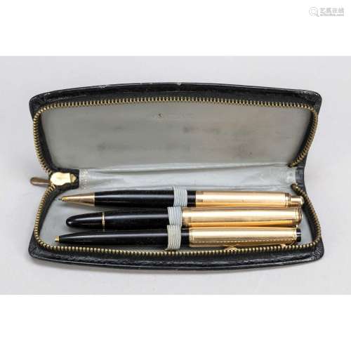 Montblanc set in a leather cas