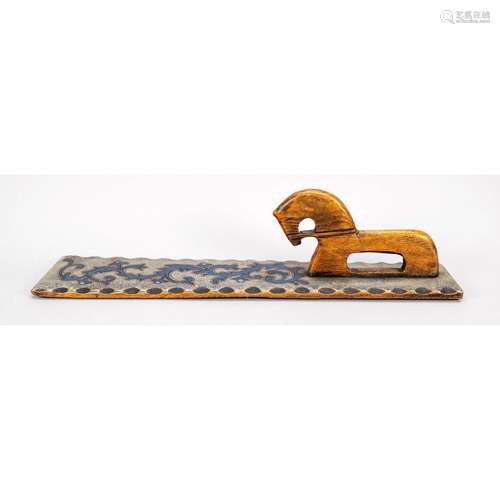 Mangle board with horse handle