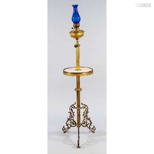 Petroleum lamp with table, end