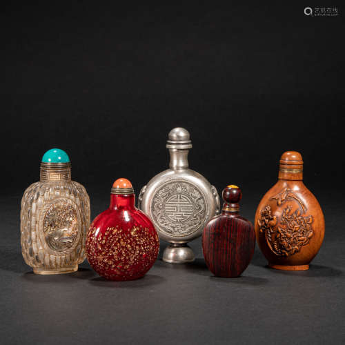 A SET OF CHINESE SNUFF BOTTLES