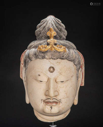 CHINESE WHITE MARBLE PAINTED GOLD BUDDHA HEAD, TANG DYNASTY