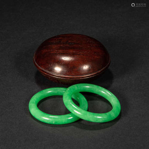 PAIR OF CHINESE JADE AND CASSOCK RINGS, QING DYNASTY