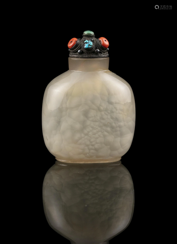 § A LARGE AGATE SNUFF BOTTLE China, Qing Dynasty Masterfully...