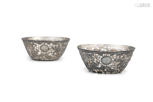 A PAIR OF RETICULATED CHINESE EXPORT SILVER ‘DRAGON’ BOWLS B...