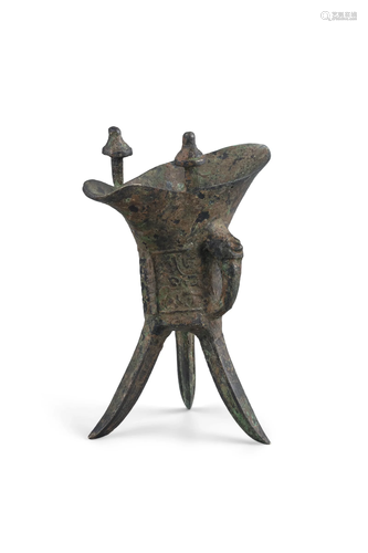 AN ARCHAISTIC BRONZE TRIPOD WINE VESSEL, JUE CHINA, QING DYN...