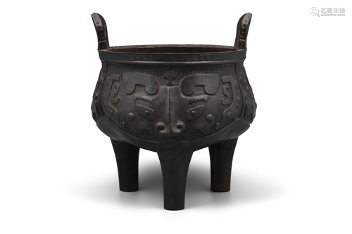 A HEAVY AND CRISPY CAST ‘TAOTIE MASK’ METAL VESSEL OF ARCHAI...