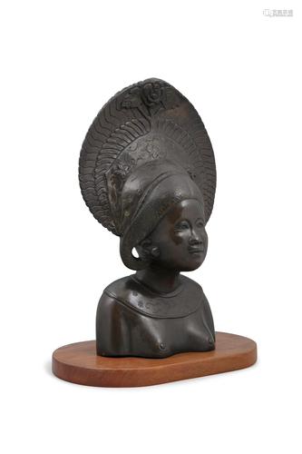 A BRONZE BUST OF A THAI DANCER ATTRIBUTED TO BIÊN HÒA 边和 S...