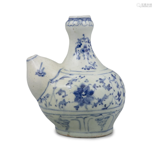 A BLUE AND WHITE PORCELAIN POURING VESSEL OR EWER, KENDI POS...