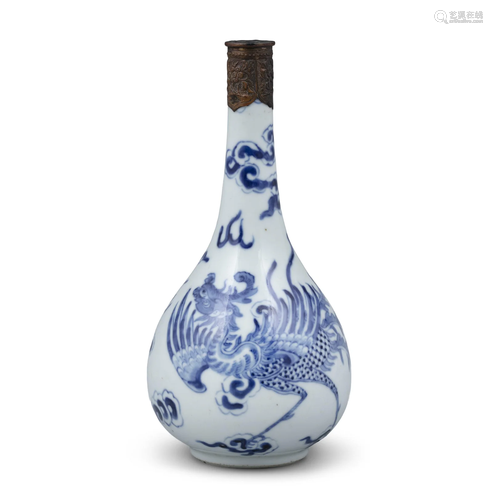 A BLEU DE HUE PORCELAIN ‘PHOENIX - PHƯỢNG HOÀNG’ PEAR-SHAPED...