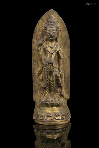 A HEAVY CAST GILT BRONZE FIGURE OF A STANDING KANNON WITH A ...