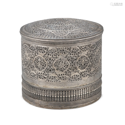 A LARGE RETICULATED AND CHISELED SILVER BETHEL BOX AND COVER...