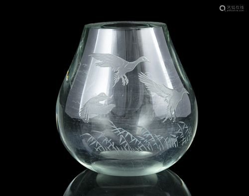 A ENGRAVED GLASS ‘THREE FLYING BIRDS’ VASE CHINA, MODERN Wit...