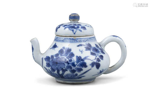 A BLUE AND WHITE CHINESE EXPORT PORCELAIN ‘FLOWER’ TEAPOT AN...