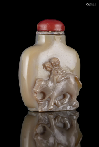 AN AGATE ‘COWHERD AND WATER BUFFALO’ SNUFF BOTTLE CHINA, 20T...