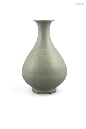 *A HEAVY POTTED LONGQUAN CELADON STYLE PEAR-SHAPED STONEWARE...