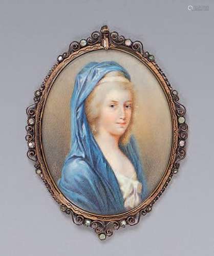 Portrait miniature ovale de jeune femme, en buste de trois q...