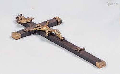 Réunion de deux Crucifix : l'un en bronze doré reposant ...