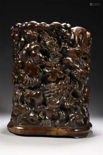 RED SANDALWOOD DRAGON PATTERN PEN HOLDER IN QING DYNASTY