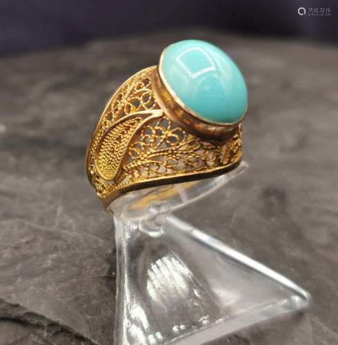 RING WITH GEMSTONE SET