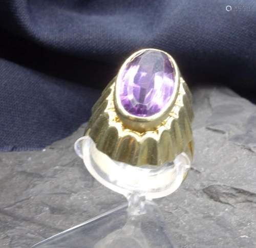 RING WITH AMETHYST- 14 ct yellow gold