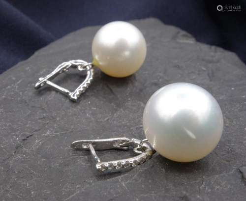 PEARL EAR HANGERS