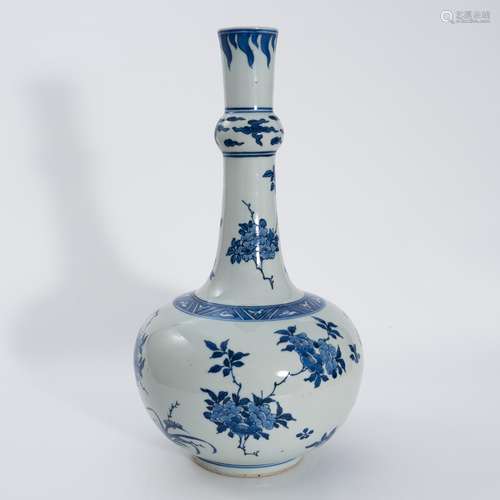 明代青花长颈瓶 A underglaze blue vase in Ming Dynasty