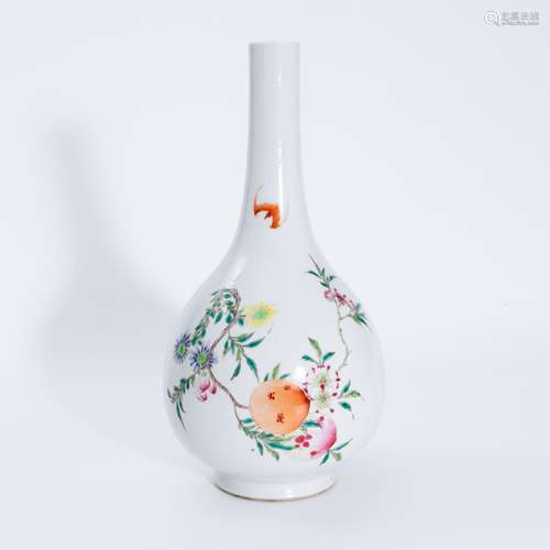 清代粉彩瓶 A famille rose vase in Qing Dynasty