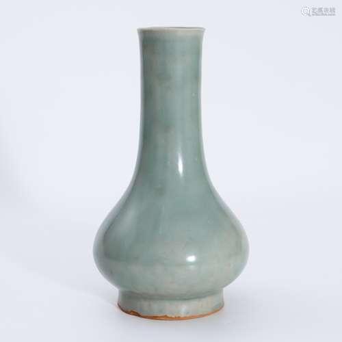 宋代龙泉窑瓶 A vase from Longquan ware in Song Dynasty