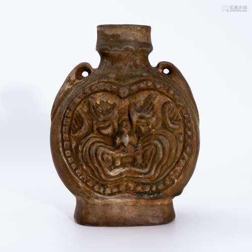 元代磁州窑双系壶 A pot with two handles from Cizhou ware in ...