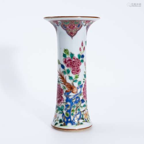 清代粉彩花鸟瓶 A famille rose vase with a flower and bird pa...