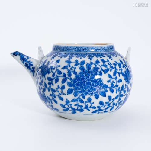 清代青花壶 A underglaze blue pot in Qing Dynasty