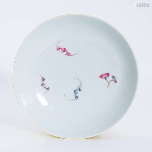 清代粉彩盘 A famille rose plate in Qing Dynasty