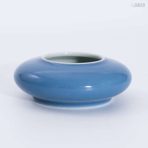 清代嘉庆天蓝釉水盂 A sky blue glaze water container in the J...